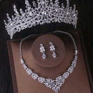 Elegant Silver Crystal Jewelry Set